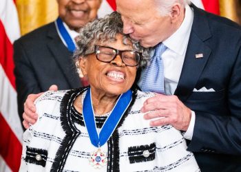 Biden awards Presidential Medal of Freedom to 19, including Evers, Pelosi and Ledecky