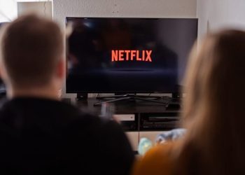 With corners of the media industry in upheaval, Netflix makes clear it’s staying out of the fray