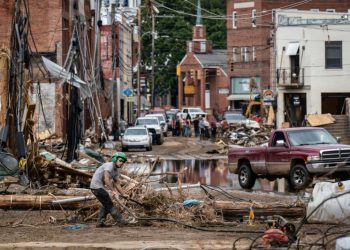 From flood to war, a campaign buffeted by unexpected events