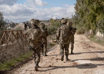 Israel seeks to remain in Lebanon past Sunday withdrawal deadline