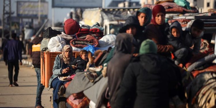 Palestinians return to devastated northern Gaza