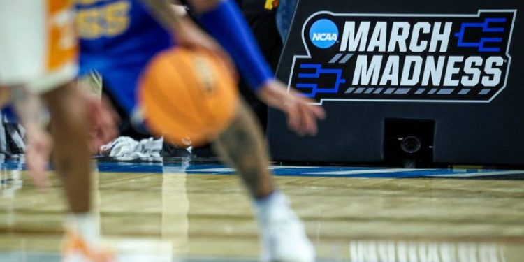 Berkshire Hathaway employee wins $1 million in Warren Buffett’s March Madness bracket challenge