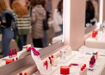 Major national beauty brand closes three-quarters of its stores 