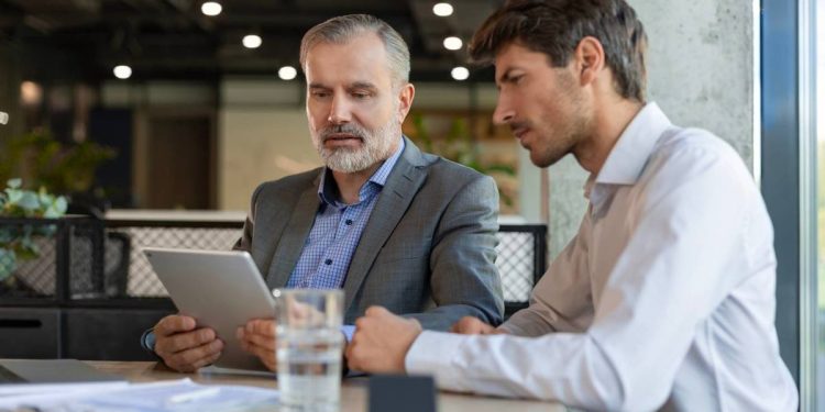 Warren Buffett’s $373 billion stance against the market is winning