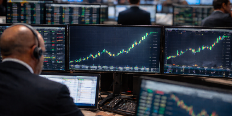 Bund yields edge higher as oil surge stirs ECB bets