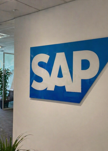 SAP jumps 7% on earnings beat as cloud growth eases AI fears