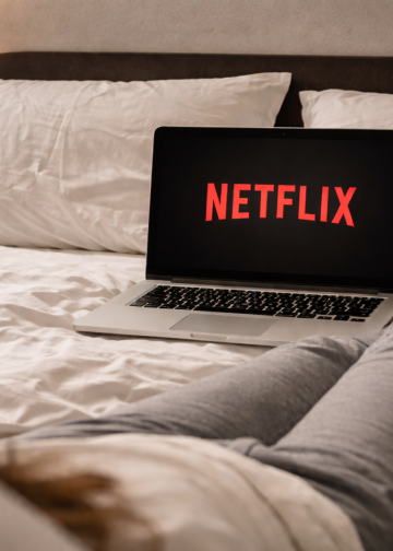 Netflix stock slumps 10%: why analysts see a buying opportunity