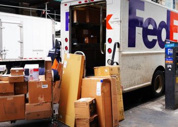 UPS vs. FedEx: Which dividend stock is poised to deliver in 2026