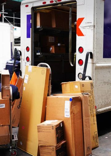 UPS vs. FedEx: Which dividend stock is poised to deliver in 2026