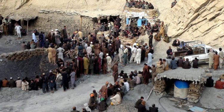 Persian Gulf crisis claims a corporate victim as gold stock resets plans