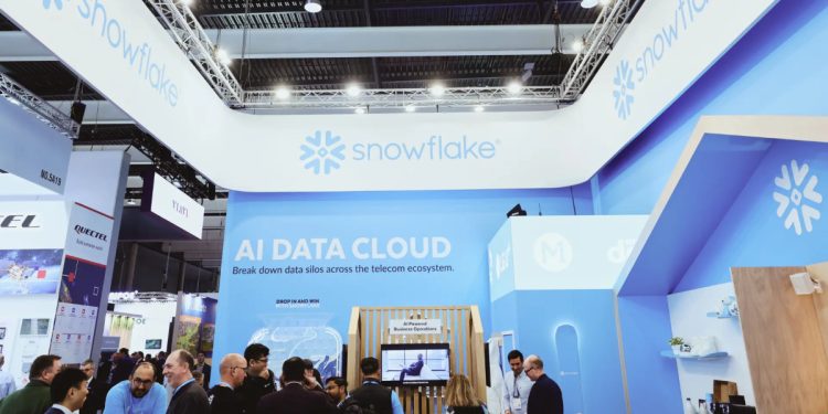 Mizuho resets view on Snowflake stock after CRO change