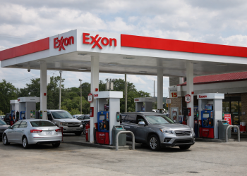 ExxonMobil earnings mixed as conflict costs weigh; shares muted