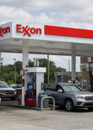 ExxonMobil earnings mixed as conflict costs weigh; shares muted