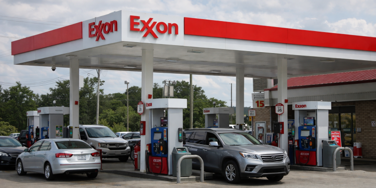 ExxonMobil earnings mixed as conflict costs weigh; shares muted