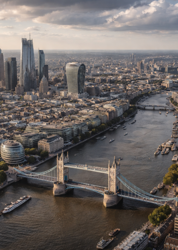 FTSE 100 Index slips as UK bond yields surge and HSBC earnings miss