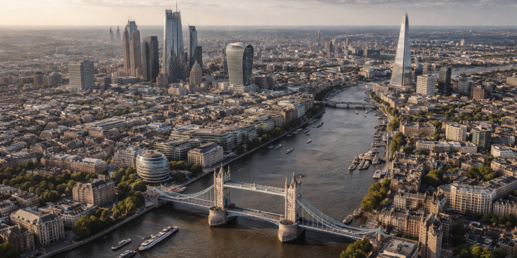 FTSE 100 Index slips as UK bond yields surge and HSBC earnings miss