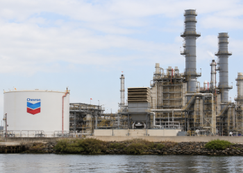 Chevron stock slips despite long-term Microsoft AI power agreement