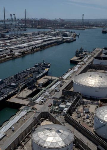Oil prices face sudden $150 spike after vital route shuts