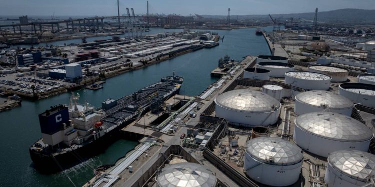 Oil prices face sudden $150 spike after vital route shuts