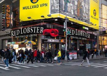 After bankruptcy, iconic seafood chain closes flagship restaurant