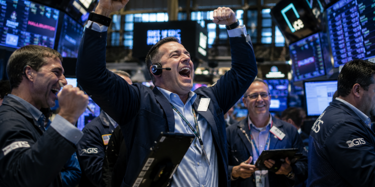 Dow Jones slips even as chip stocks offset renewed US-Iran tensions