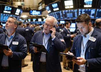 Dow gains 160 points as chip selloff drags Nasdaq ahead of earnings season