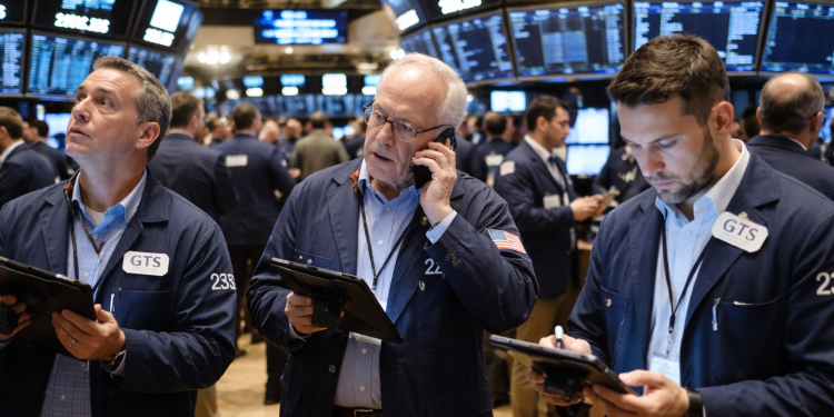 Dow gains 160 points as chip selloff drags Nasdaq ahead of earnings season