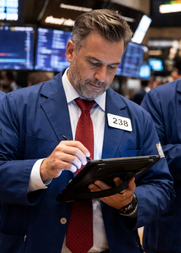 Dow rises 140 points as chip stocks rebound ahead of Big Tech earnings